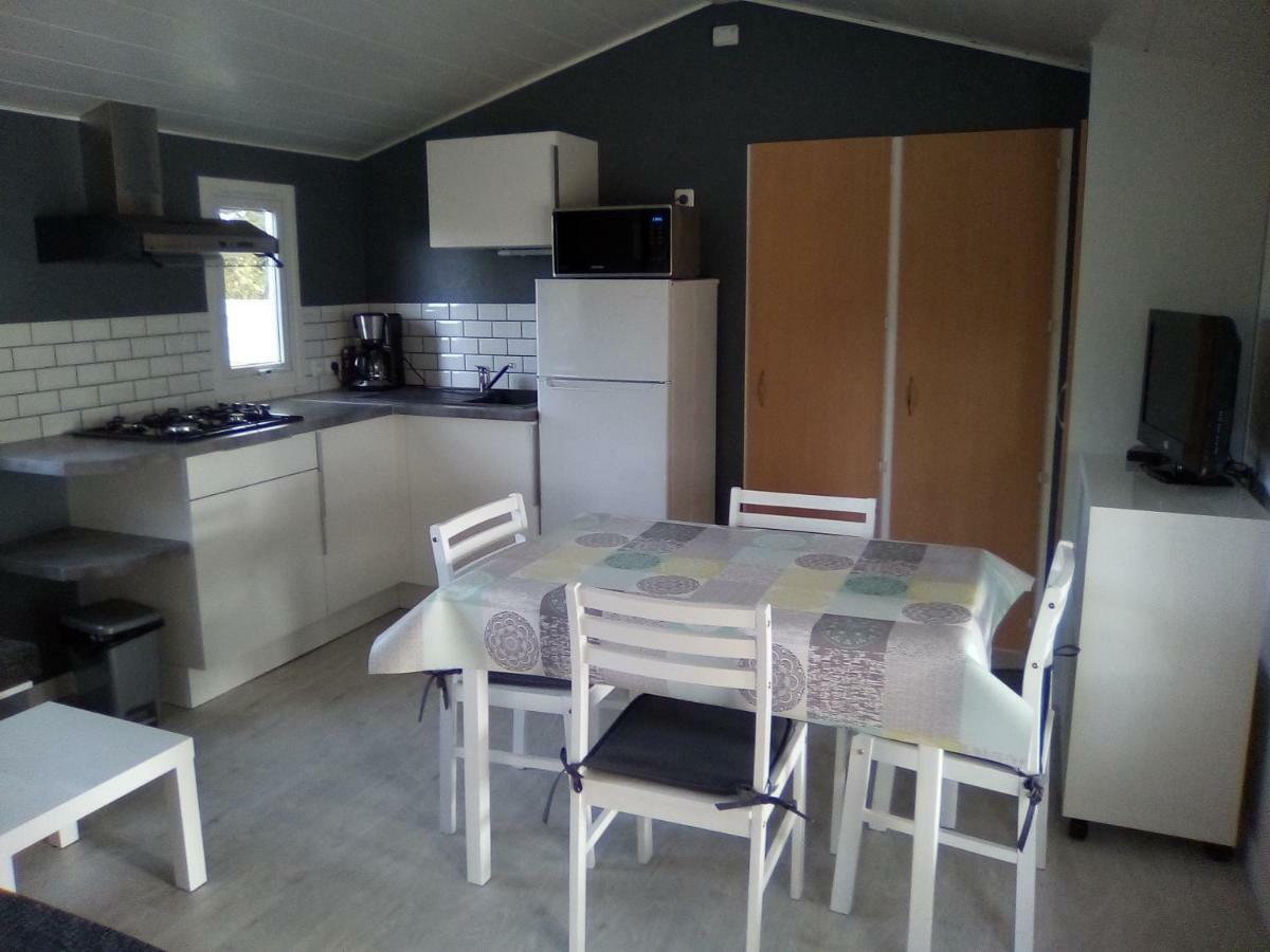 Hotel Camping Les Peupliers à Saint-Pere-en-Retz Extérieur photo
